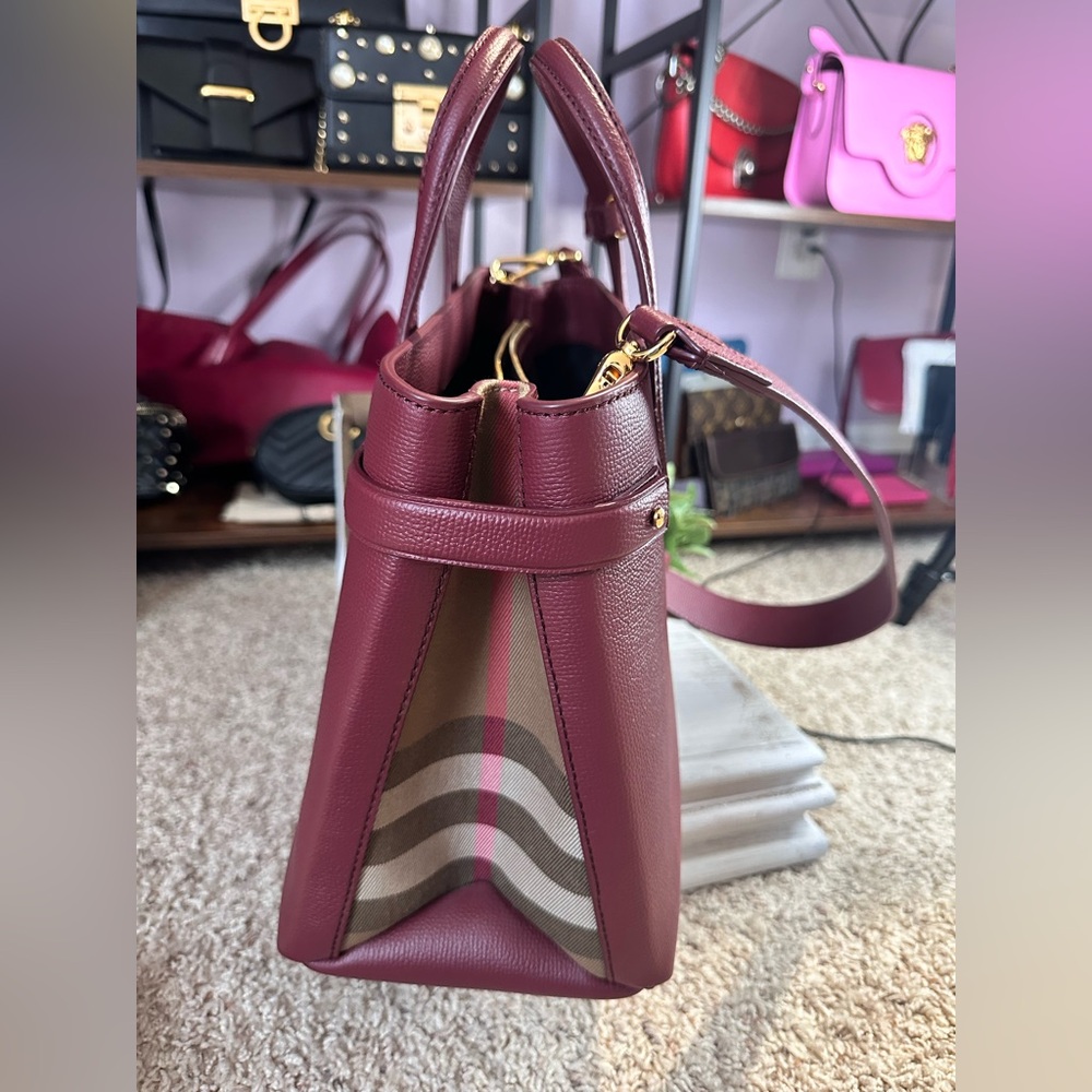 Burberry Crimson Banner HHL Bag - Picture 15 of 15
